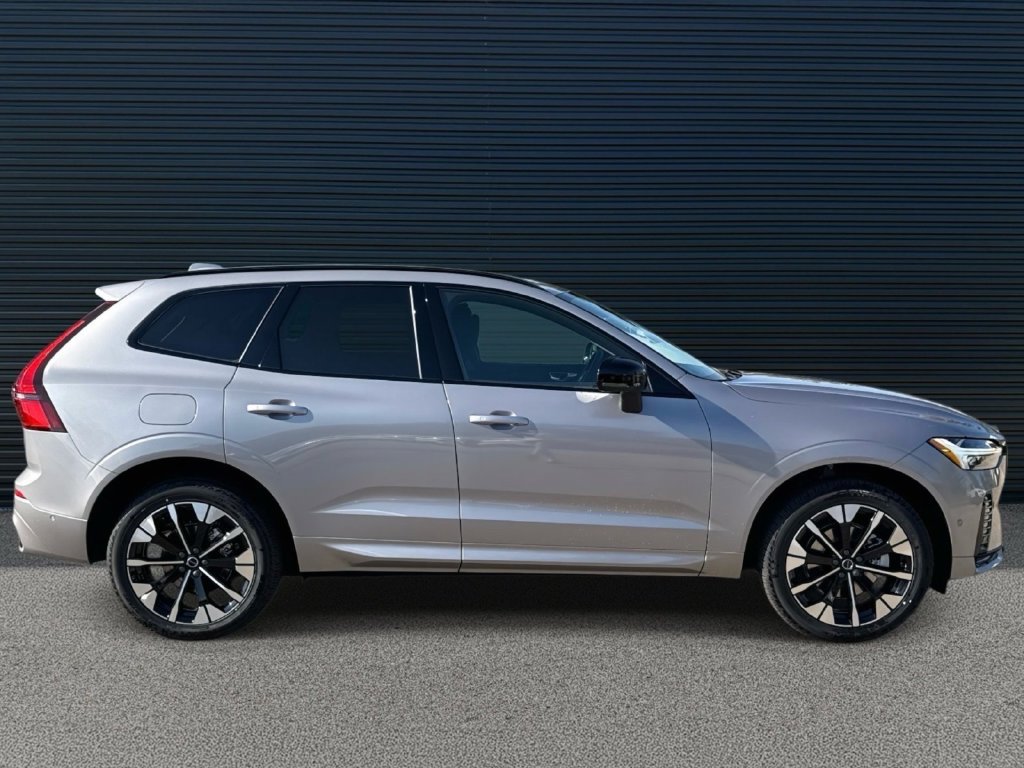 Used 2026 Volvo XC60 B5 Plus w/ Protection Package Premier AWD/4WD image 4