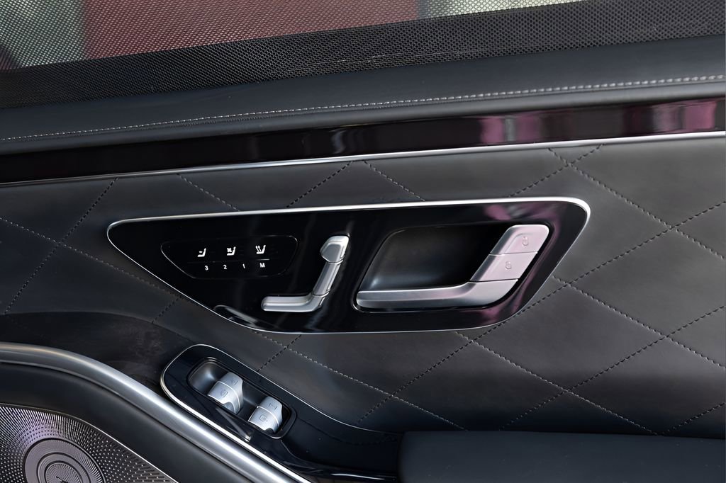 Used 2022 Mercedes-Benz S 580 4MATIC Sedan w/ AMG Line Package image 68