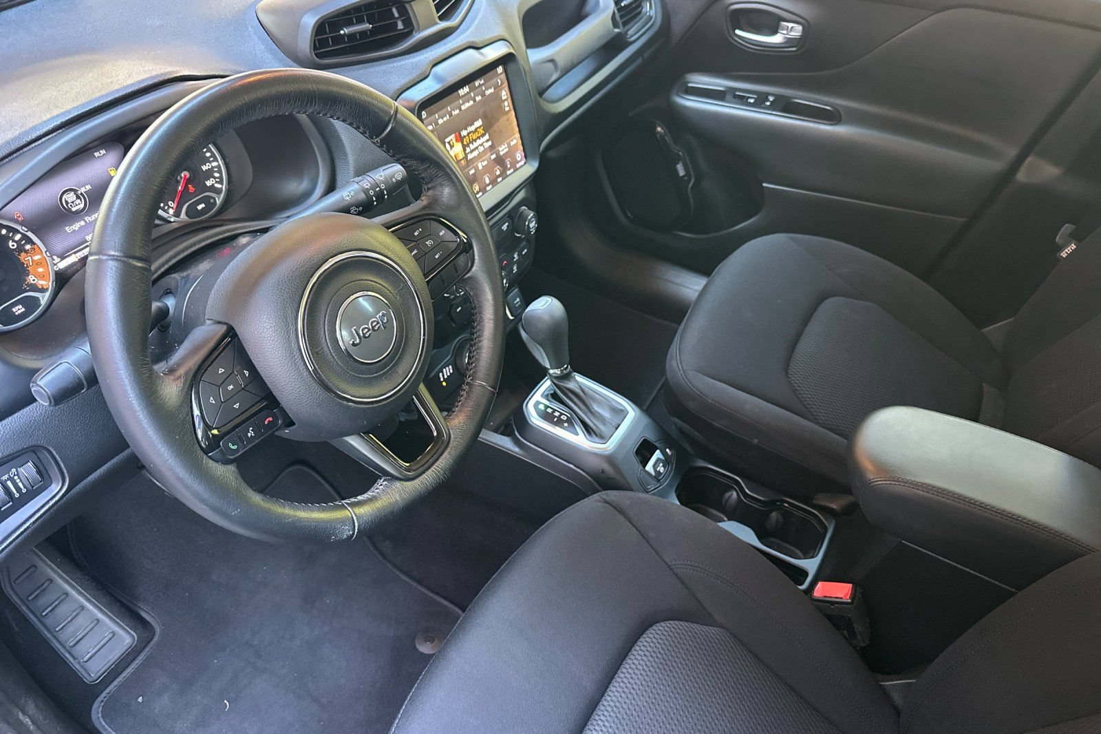 Used 2018 Jeep Renegade Altitude w/ UConnect 8.4 Nav Group AWD/4WD image 10