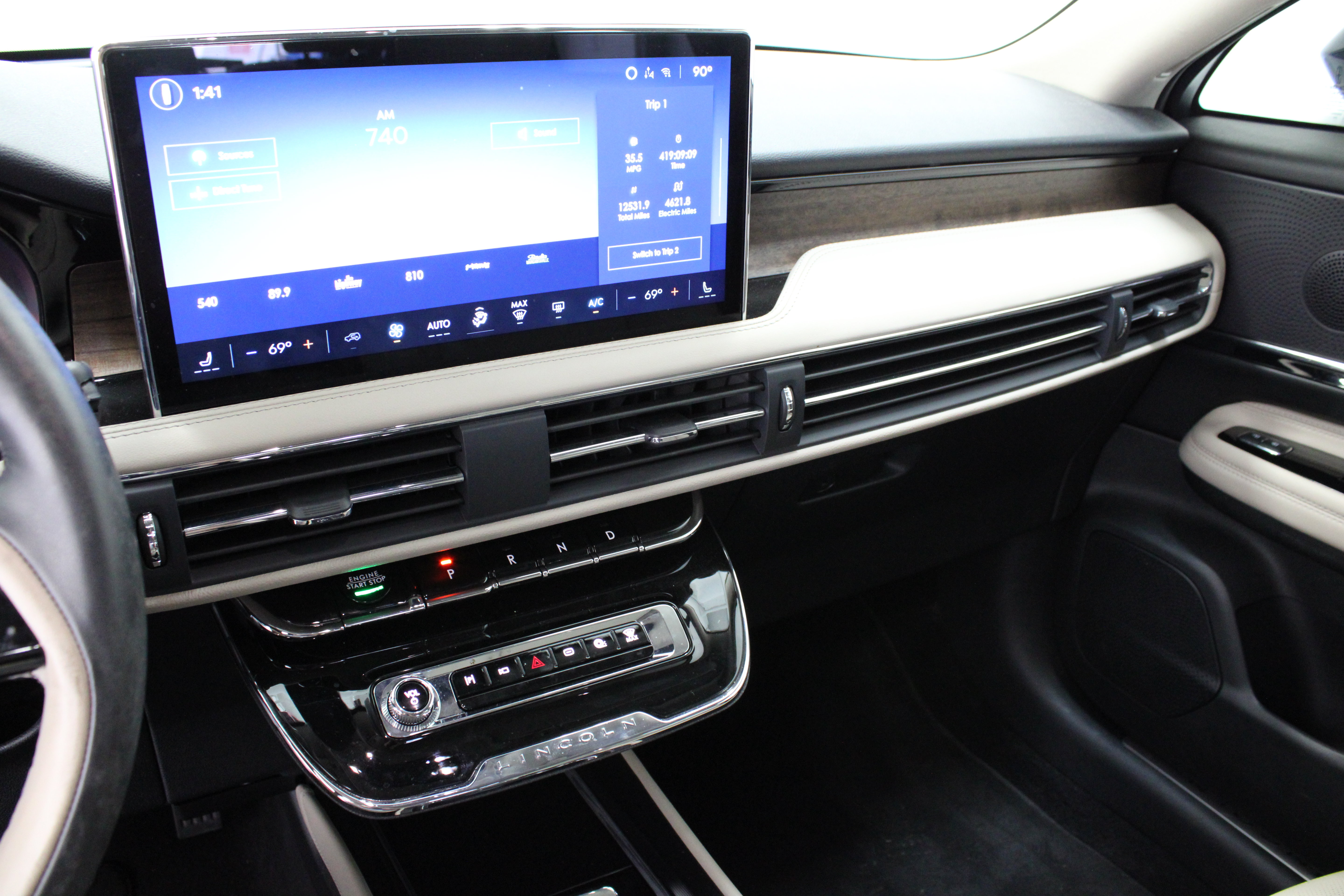 Used 2025 Lincoln Corsair Grand Touring AWD/4WD image 15