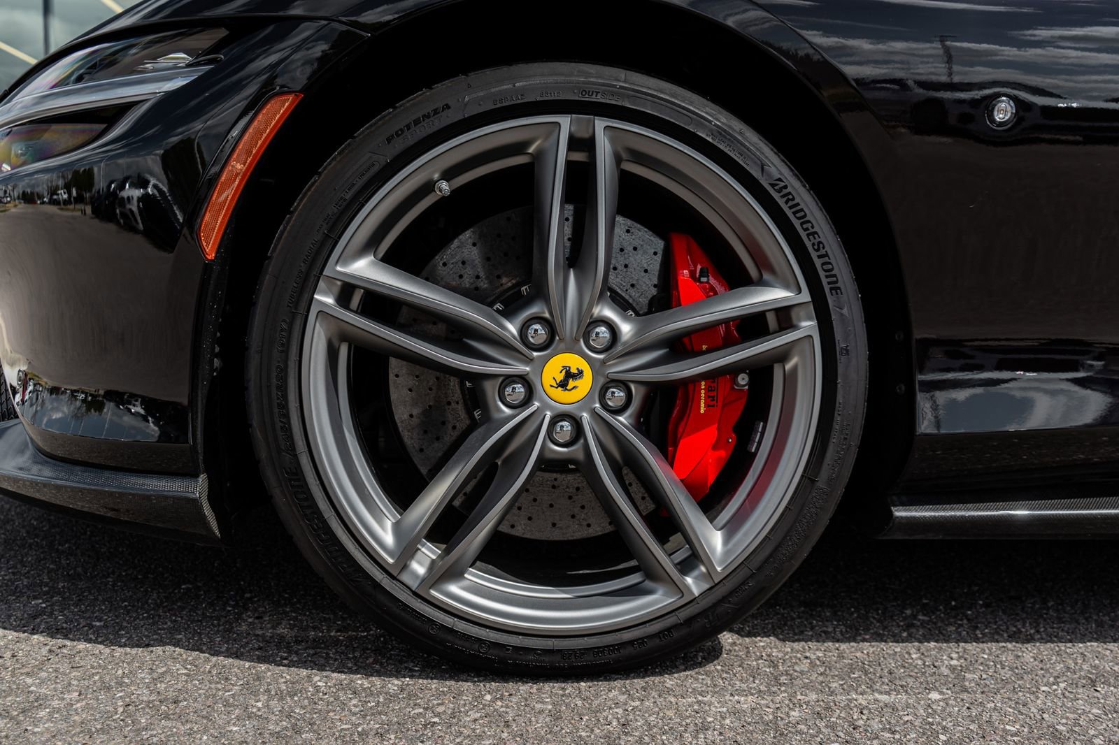 Used 2024 Ferrari Roma Spider RWD image 6