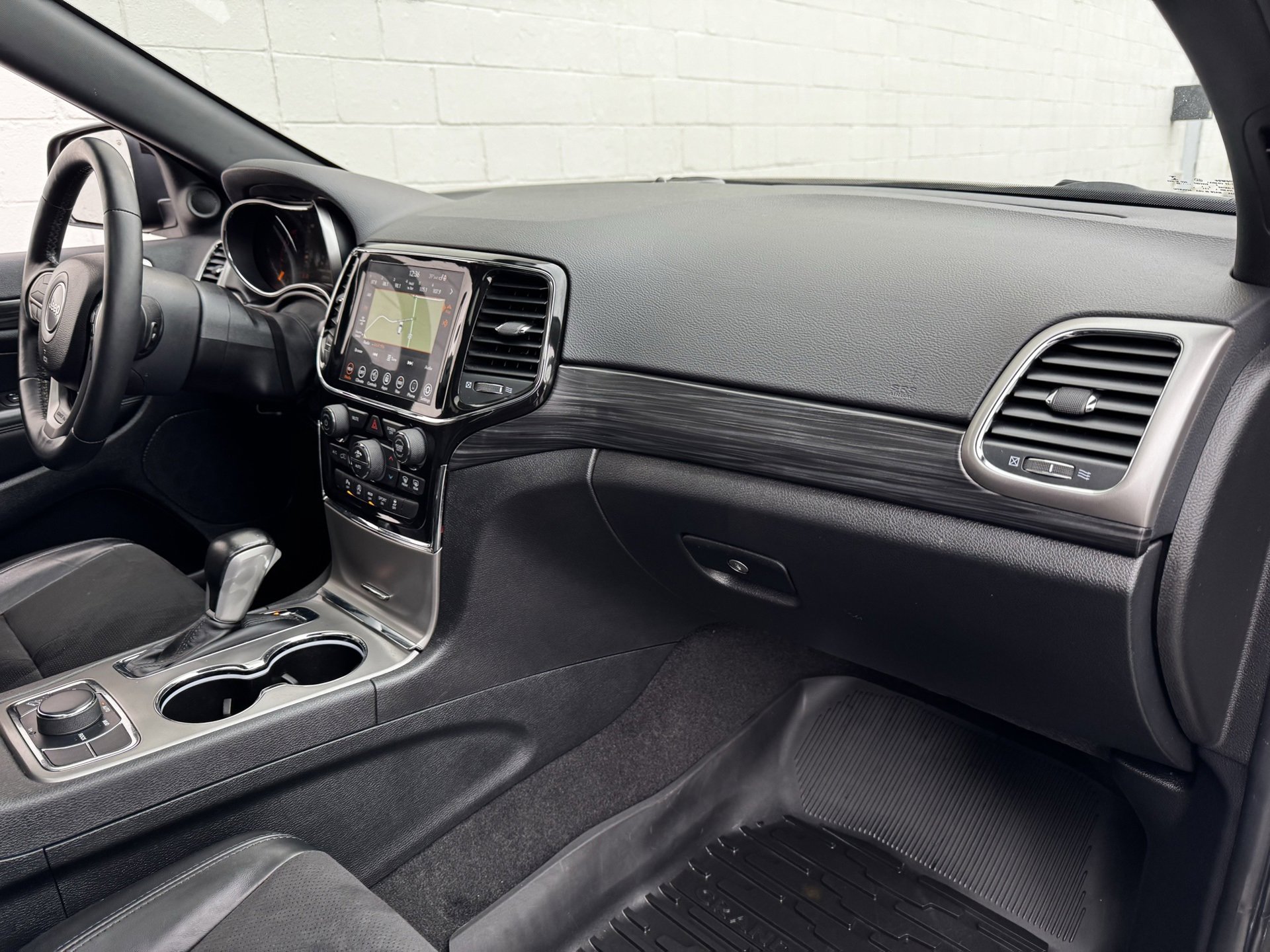 Used 2022 Jeep Grand Cherokee Altitude image 9