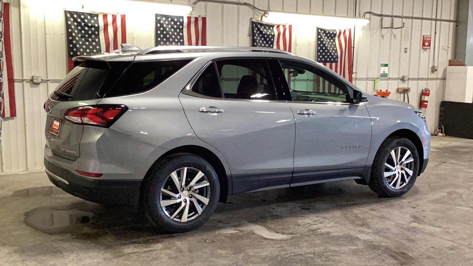 Used 2023 Chevrolet Equinox Premier AWD/4WD image 18