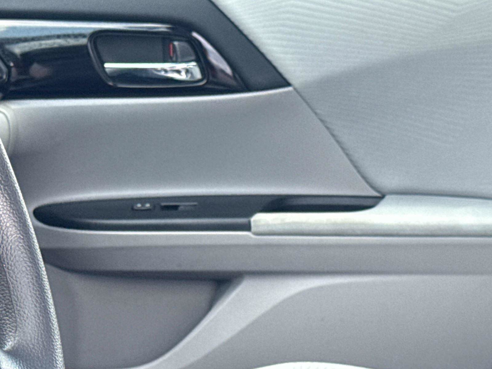 Used 2016 Honda Accord LX image 18