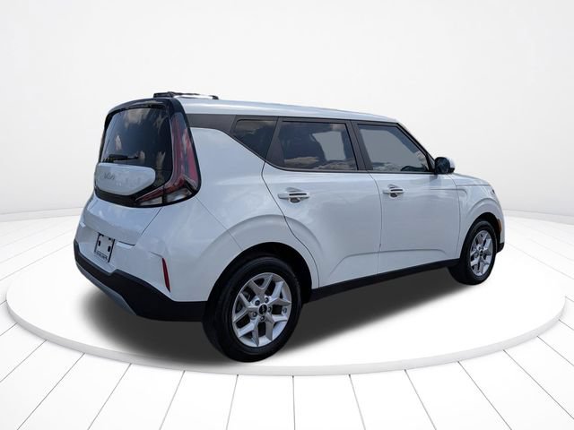 Used 2025 Kia Soul LX w/ LX Technology Package FWD image 3