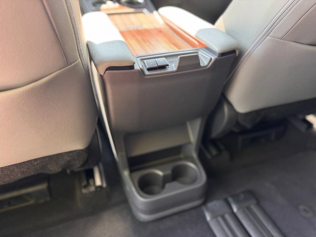Used 2023 Toyota Sienna XLE FWD image 19