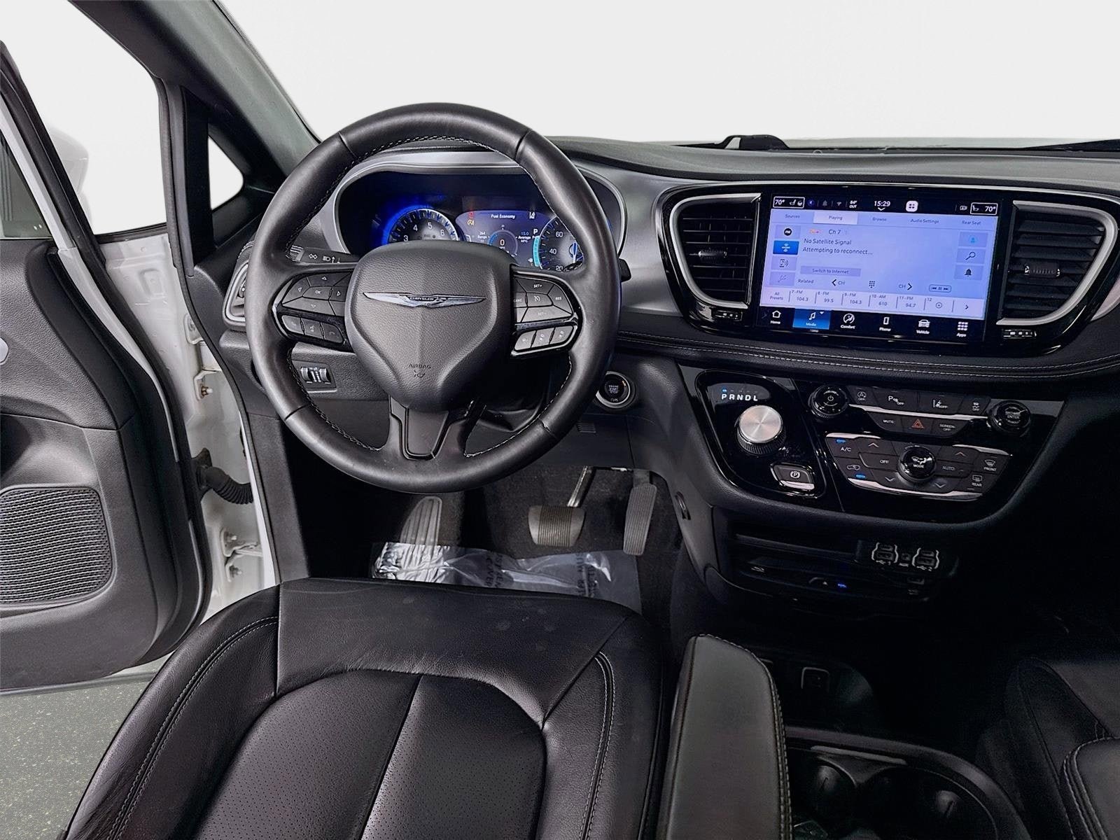 Used 2021 Chrysler Pacifica Touring-L w/ Uconnect Theater Family Group FWD image 22