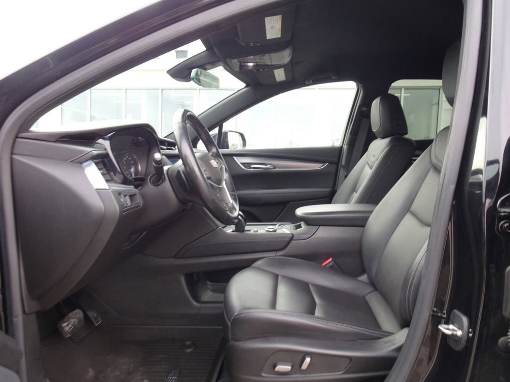 Certified 2023 Cadillac XT5 Luxury w/ LPO, Floor Liner Package image 5