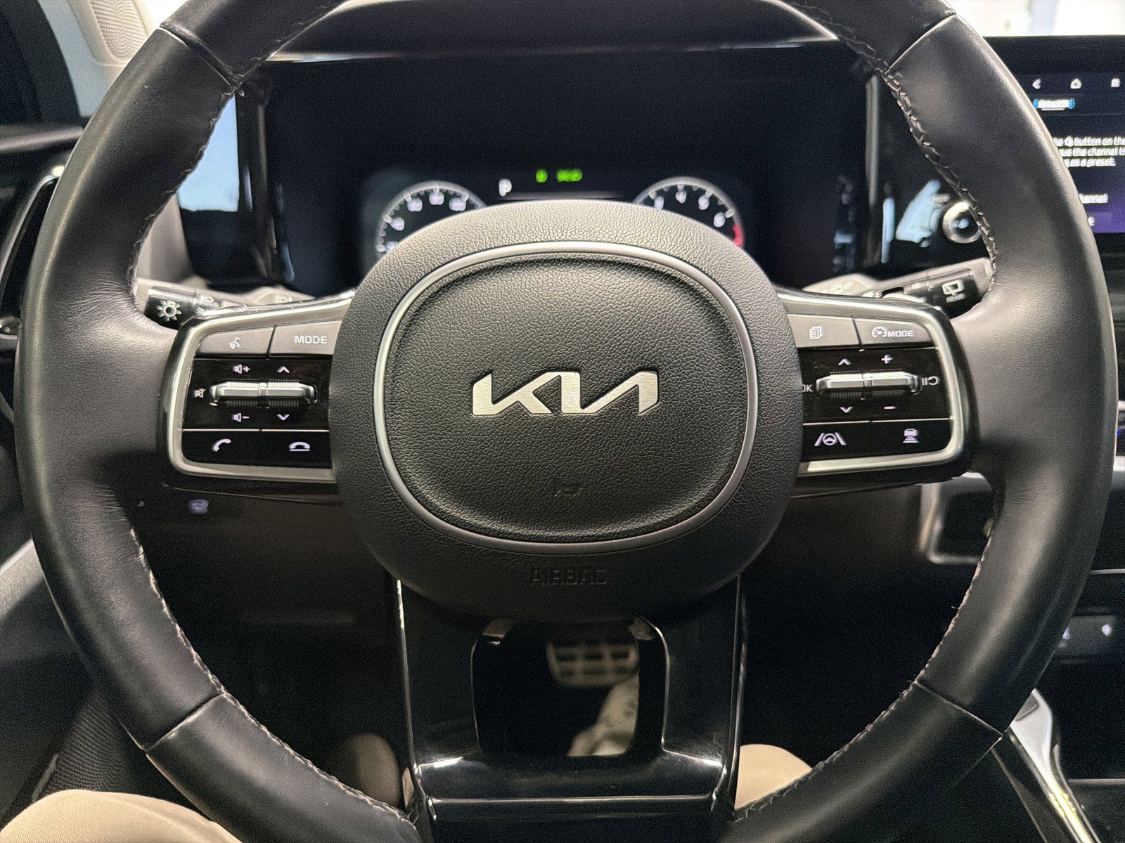 Used 2023 Kia Sorento SX AWD/4WD image 25