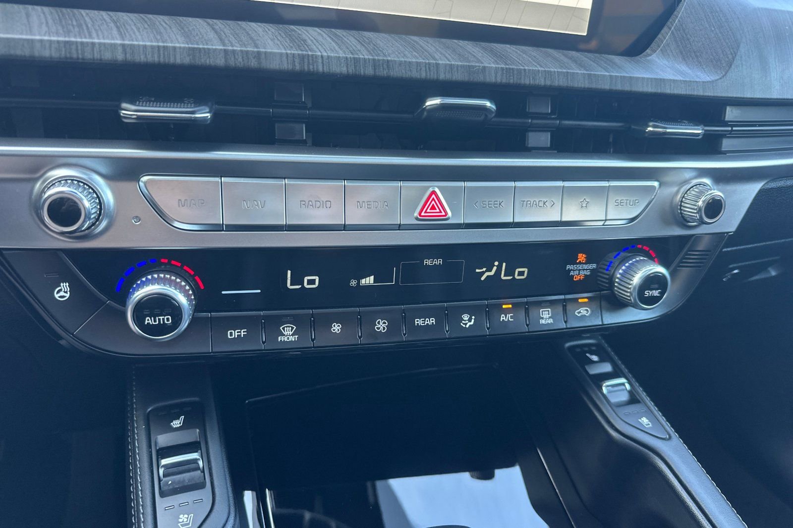 Used 2024 Kia Telluride EX image 30