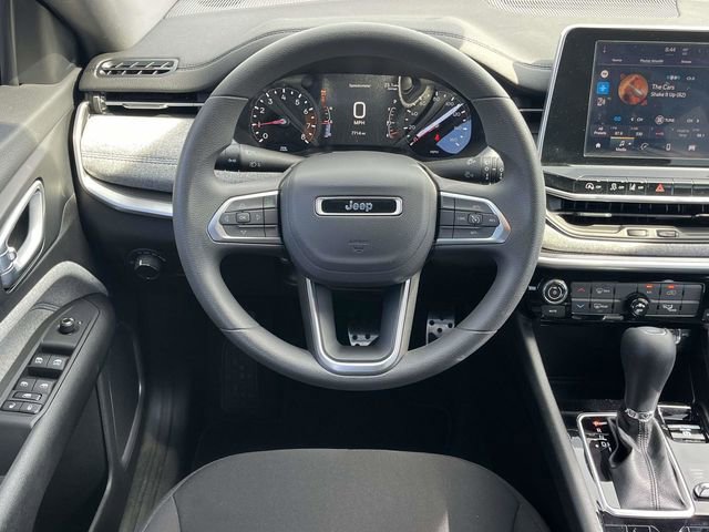 Used 2025 Jeep Compass Sport image 17