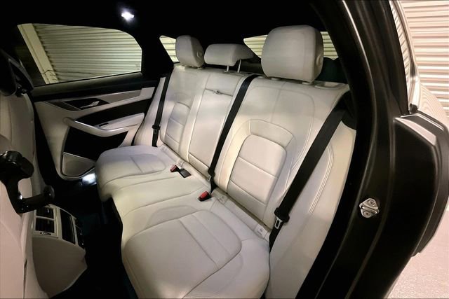 Certified 2025 Jaguar F-PACE R-Dynamic S image 17