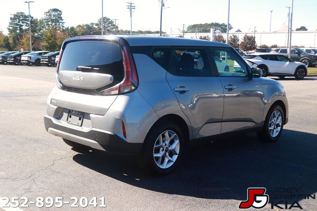 Certified 2024 Kia Soul LX w/ LX Technology Package FWD image 7