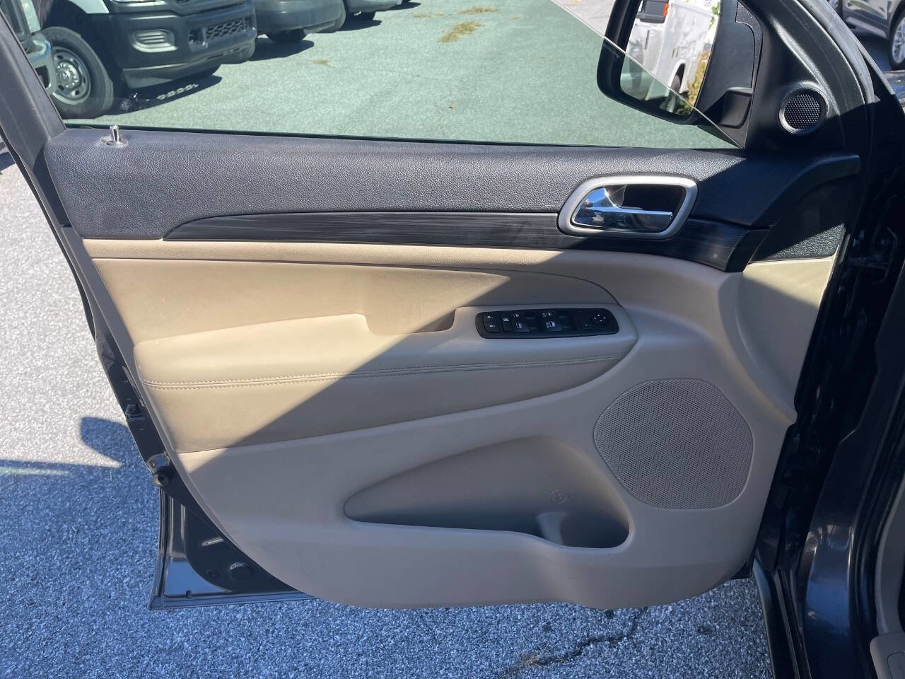 Used 2019 Jeep Grand Cherokee Laredo image 22