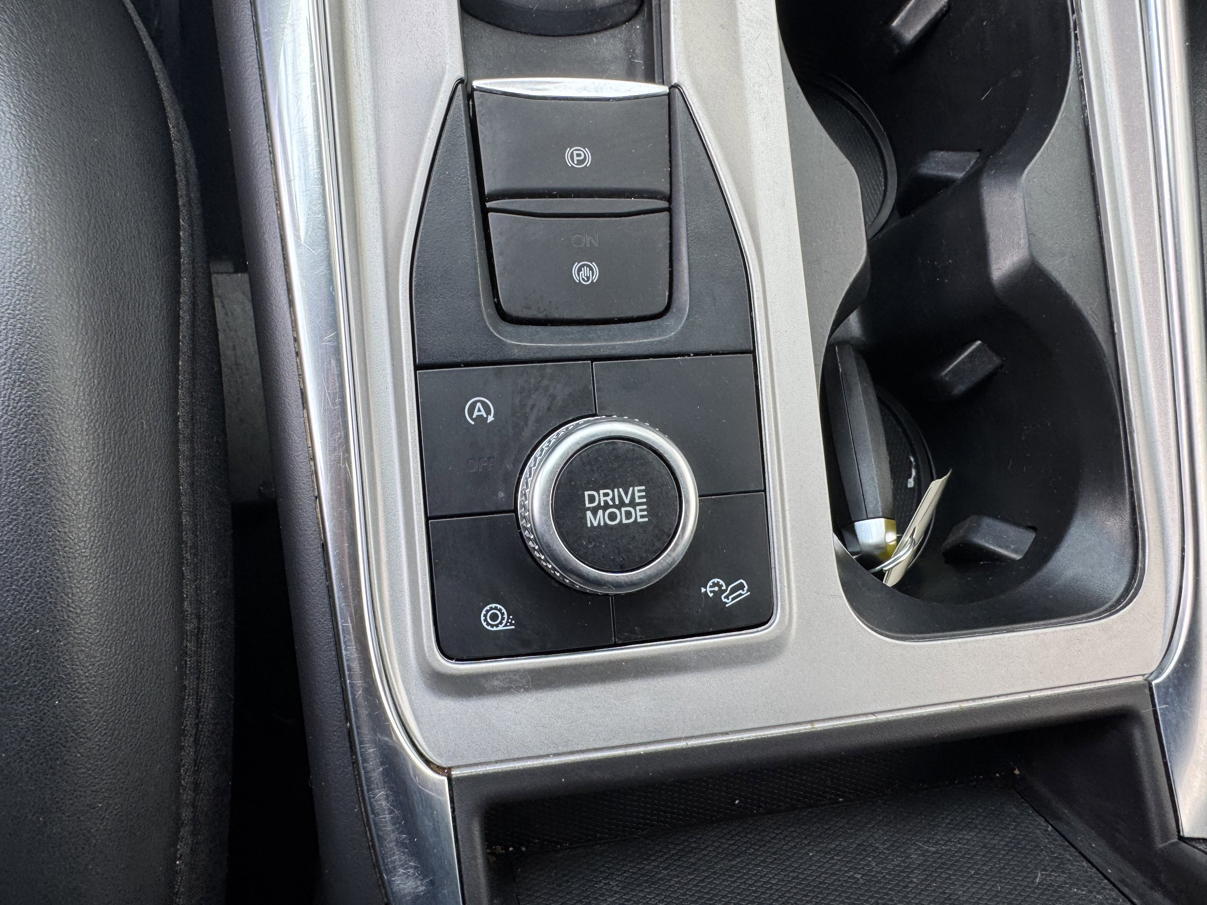 Used 2024 Ford Explorer XLT w/ Equipment Group 202A image 19