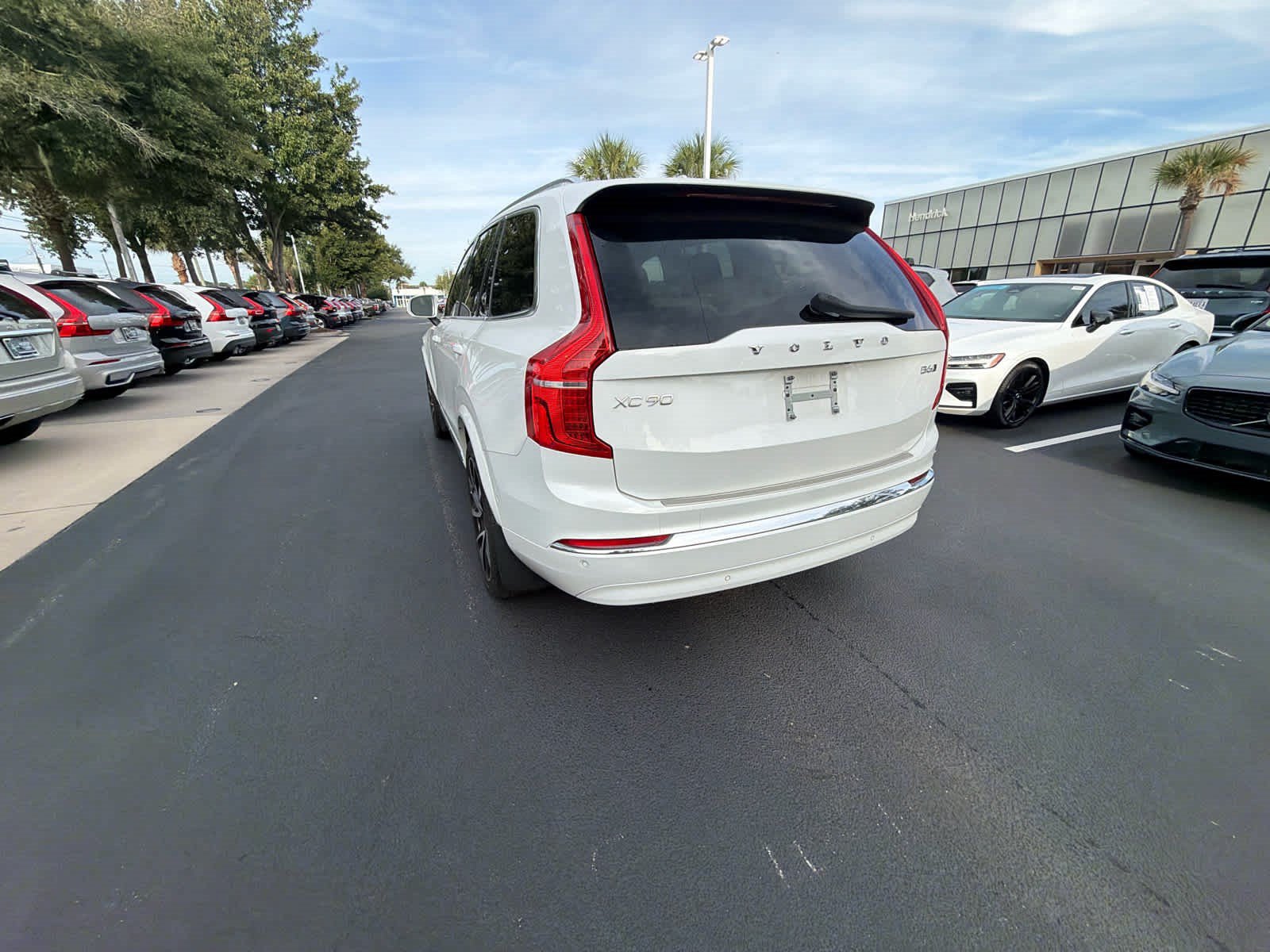 Certified 2023 Volvo XC90 B6 Plus w/ Protection Package Premier AWD/4WD image 15