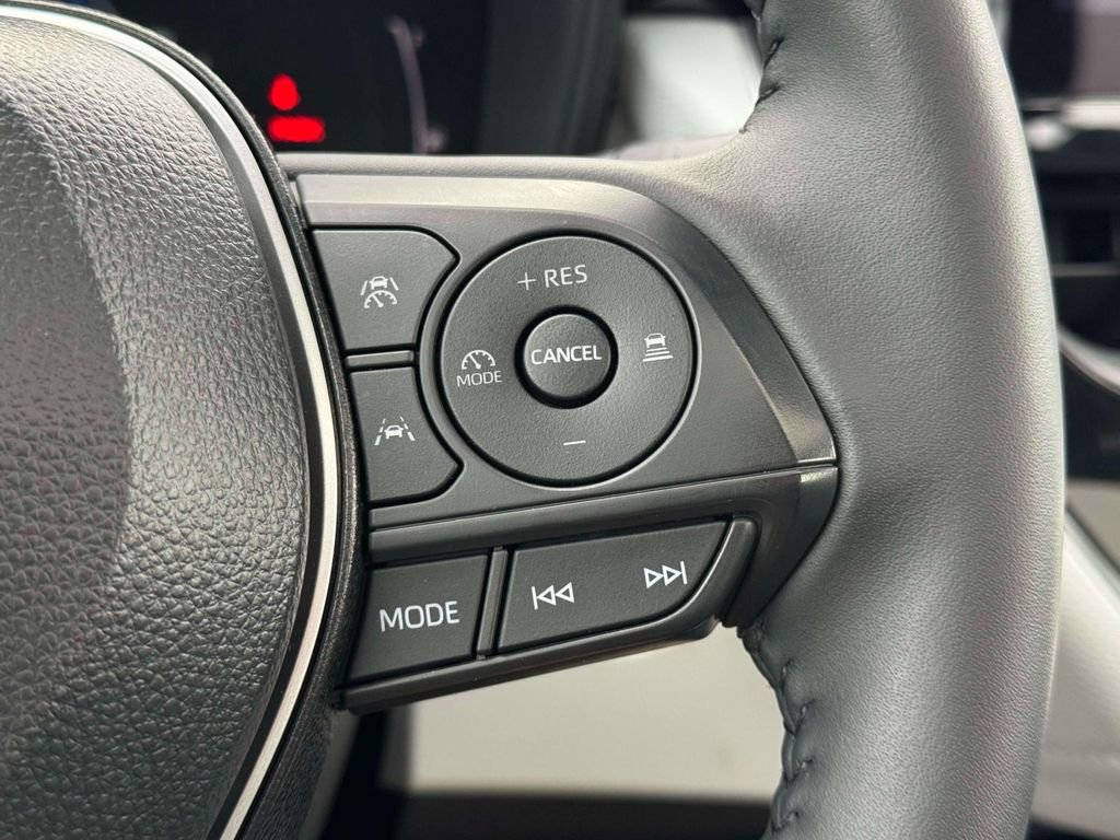 Used 2025 Toyota Corolla SE w/ SE Premium Package image 23