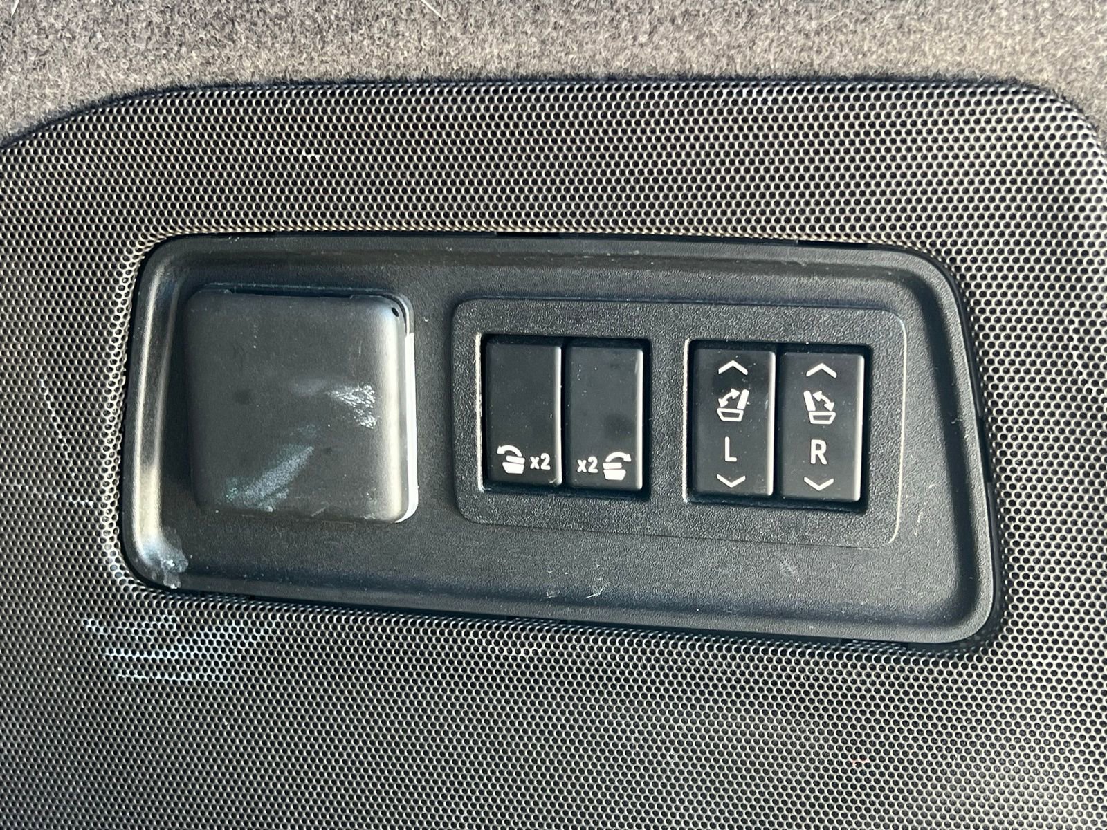 Used 2021 Cadillac Escalade Sport w/ Driver Assist Tech Package image 17