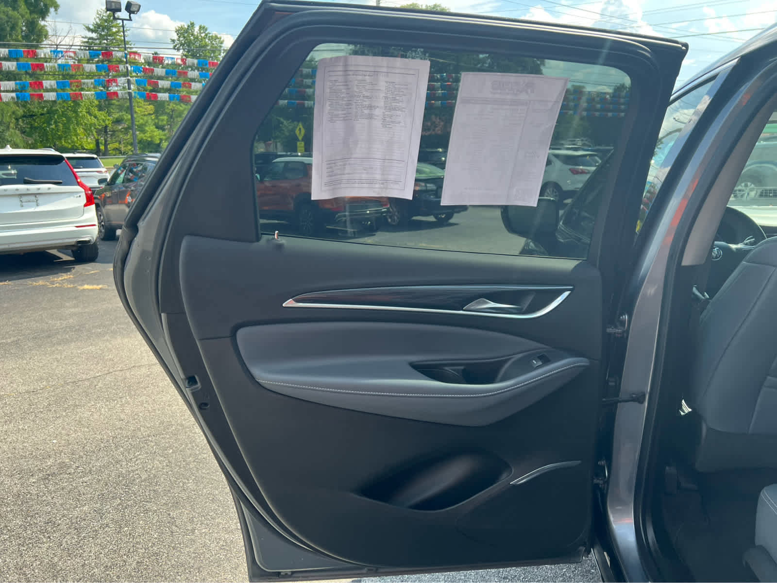 Used 2021 Buick Enclave Essence w/ Sound and Sites Package image 10