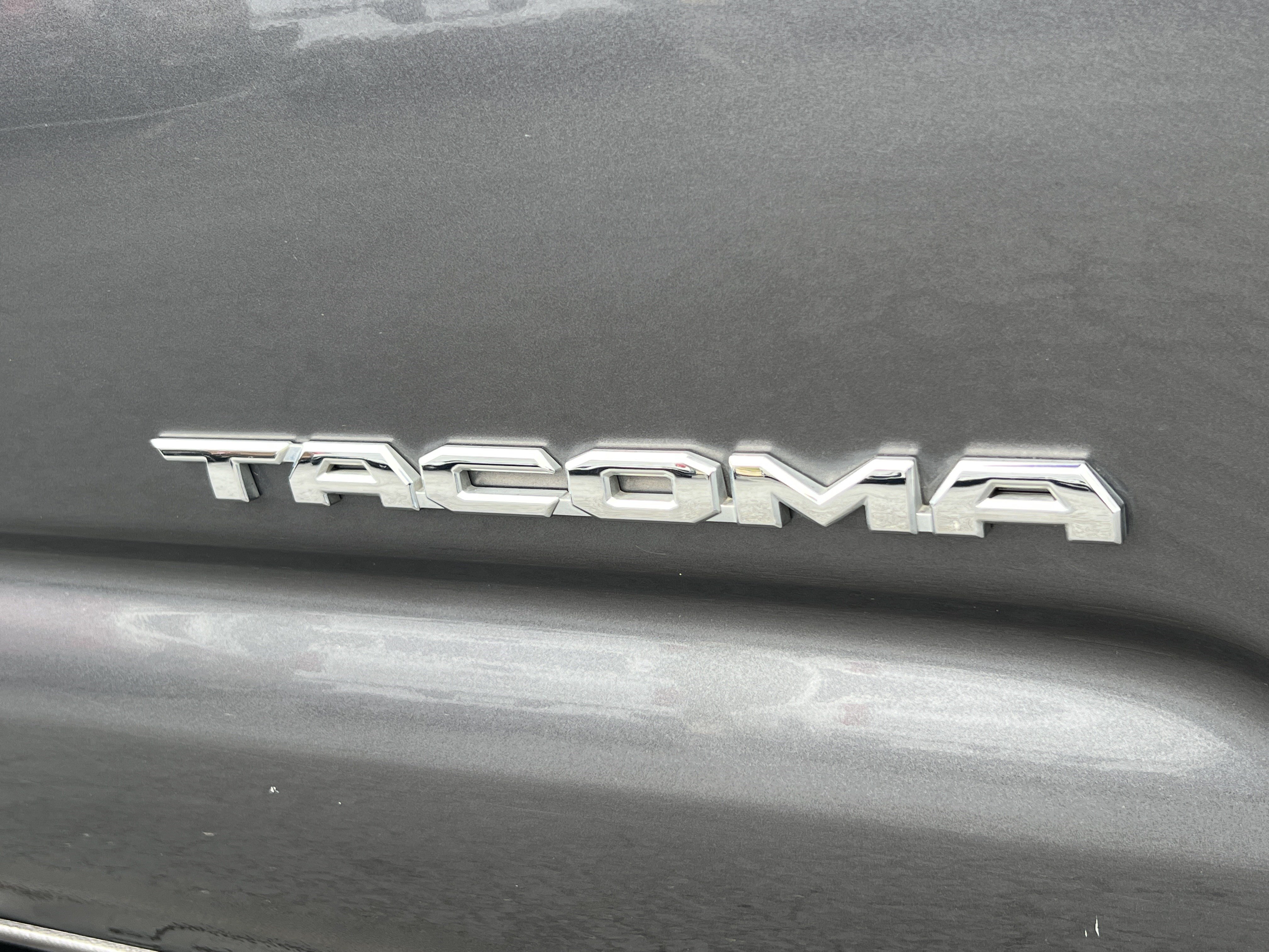 Used 2017 Toyota Tacoma TRD Sport w/ Premium & Technology Package AWD/4WD image 9