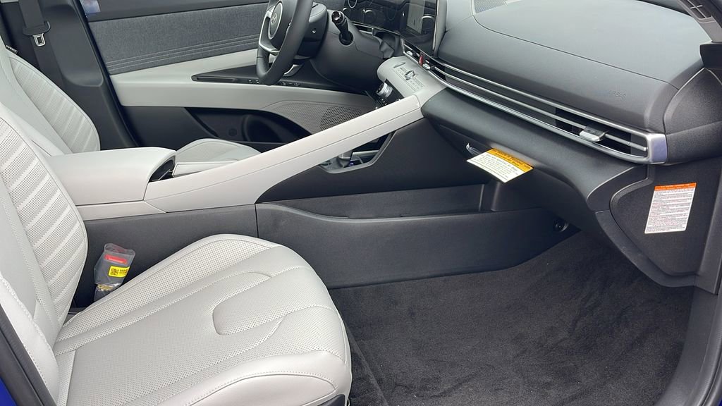 New 2025 Hyundai Elantra Limited image 33