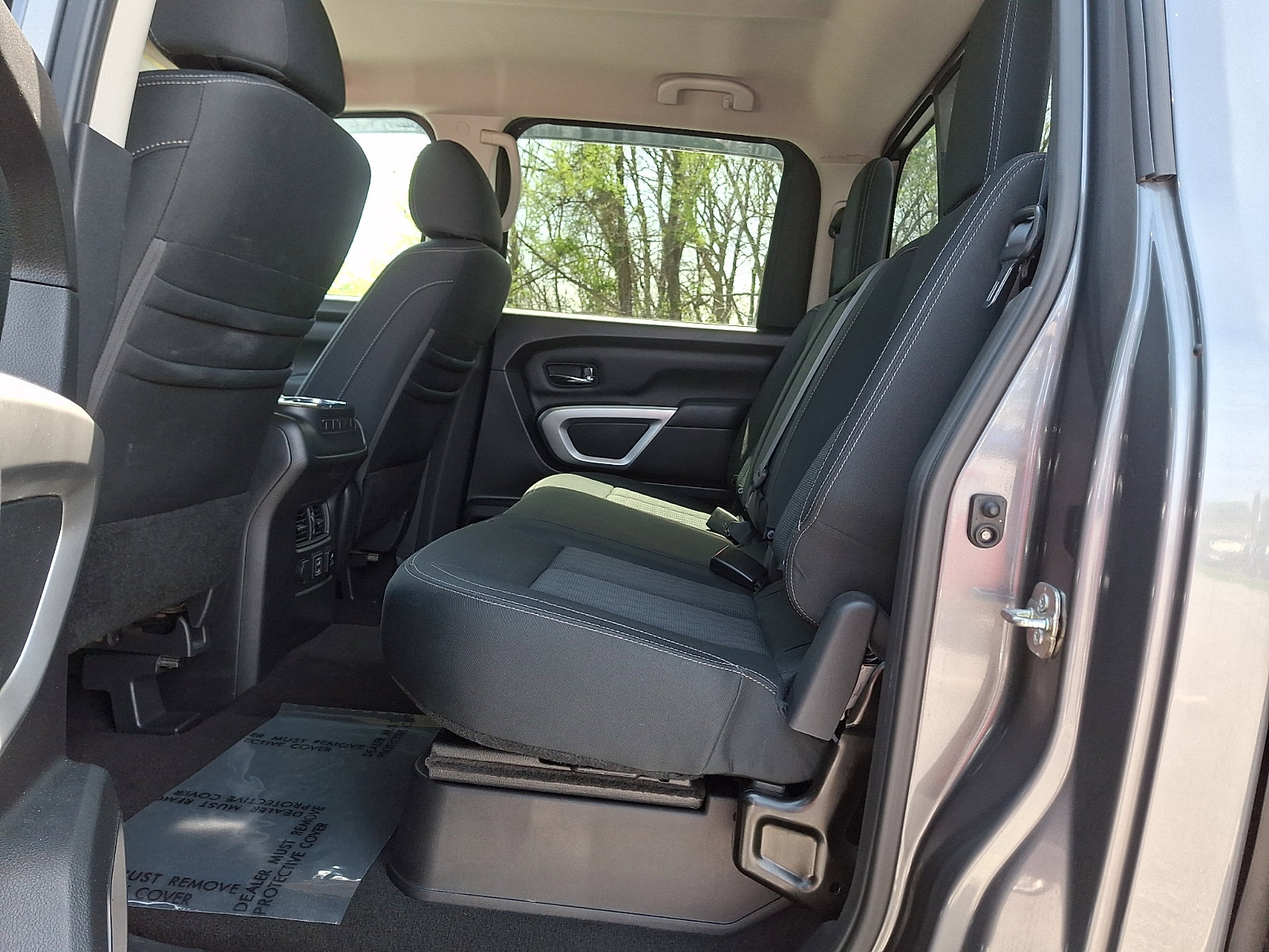 Used 2019 Nissan Titan SV w/ SV Convenience Package image 10