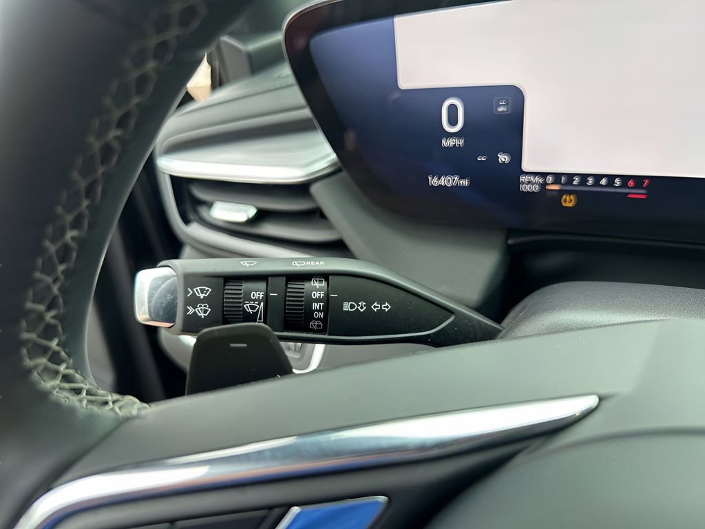 Used 2025 Buick Enclave Preferred FWD image 33