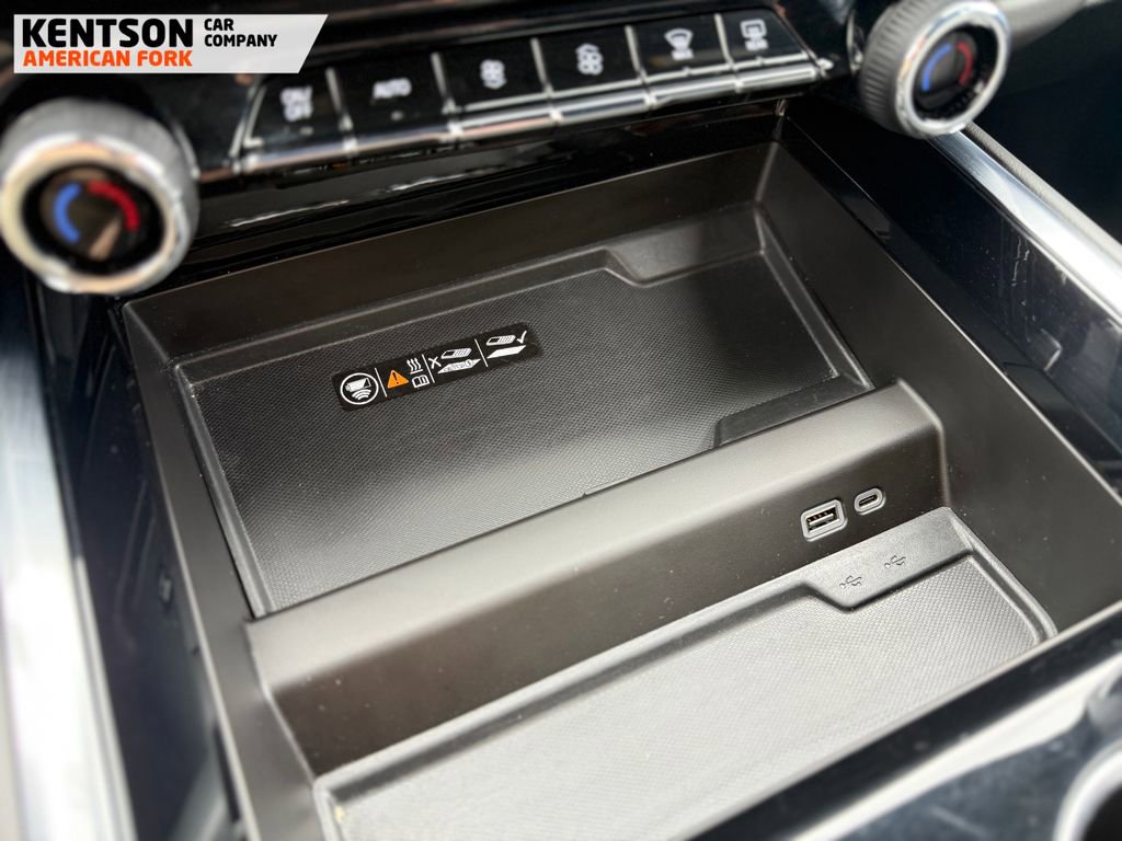 Used 2025 Chevrolet Suburban Z71 AWD/4WD image 26