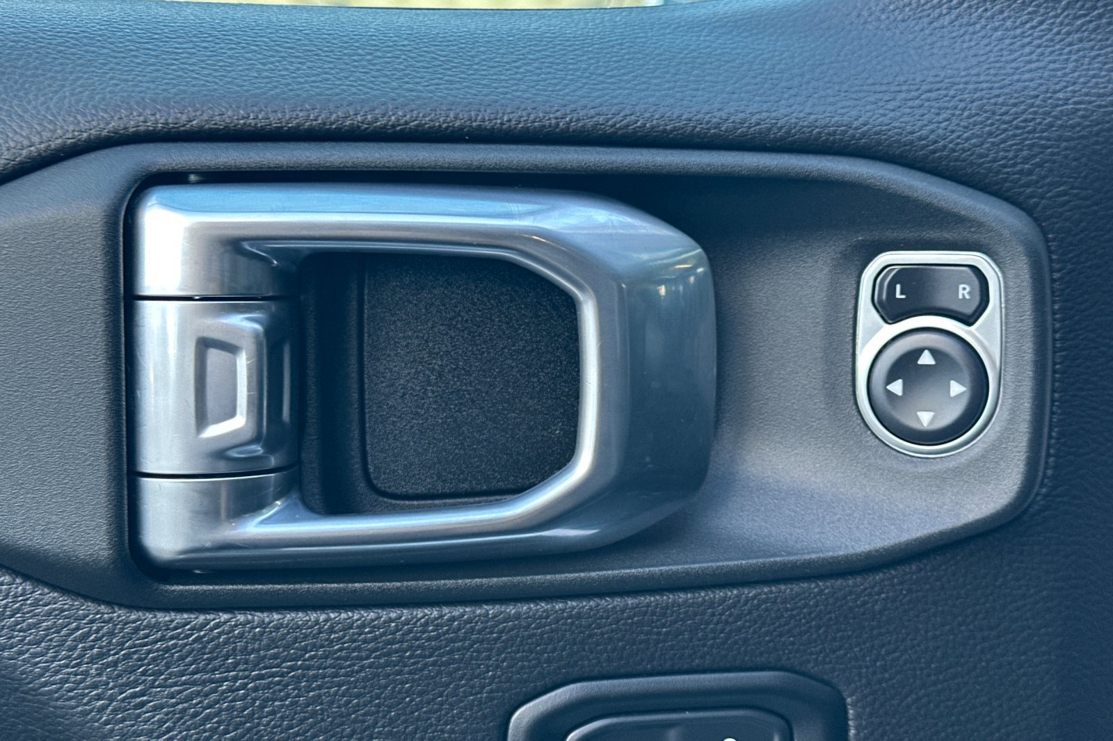 Used 2021 Jeep Wrangler Unlimited Sahara w/ Cold Weather Group image 17