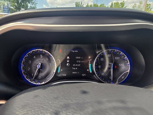 Used 2024 Chrysler Pacifica Touring-L FWD image 30