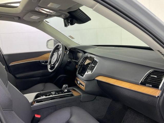 Certified 2025 Volvo XC90 T8 Plus AWD/4WD image 30