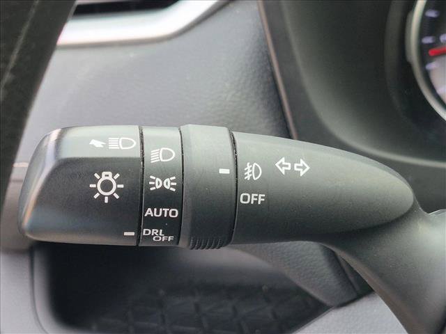 Used 2021 Toyota RAV4 XLE w/ Convenience Package FWD image 10