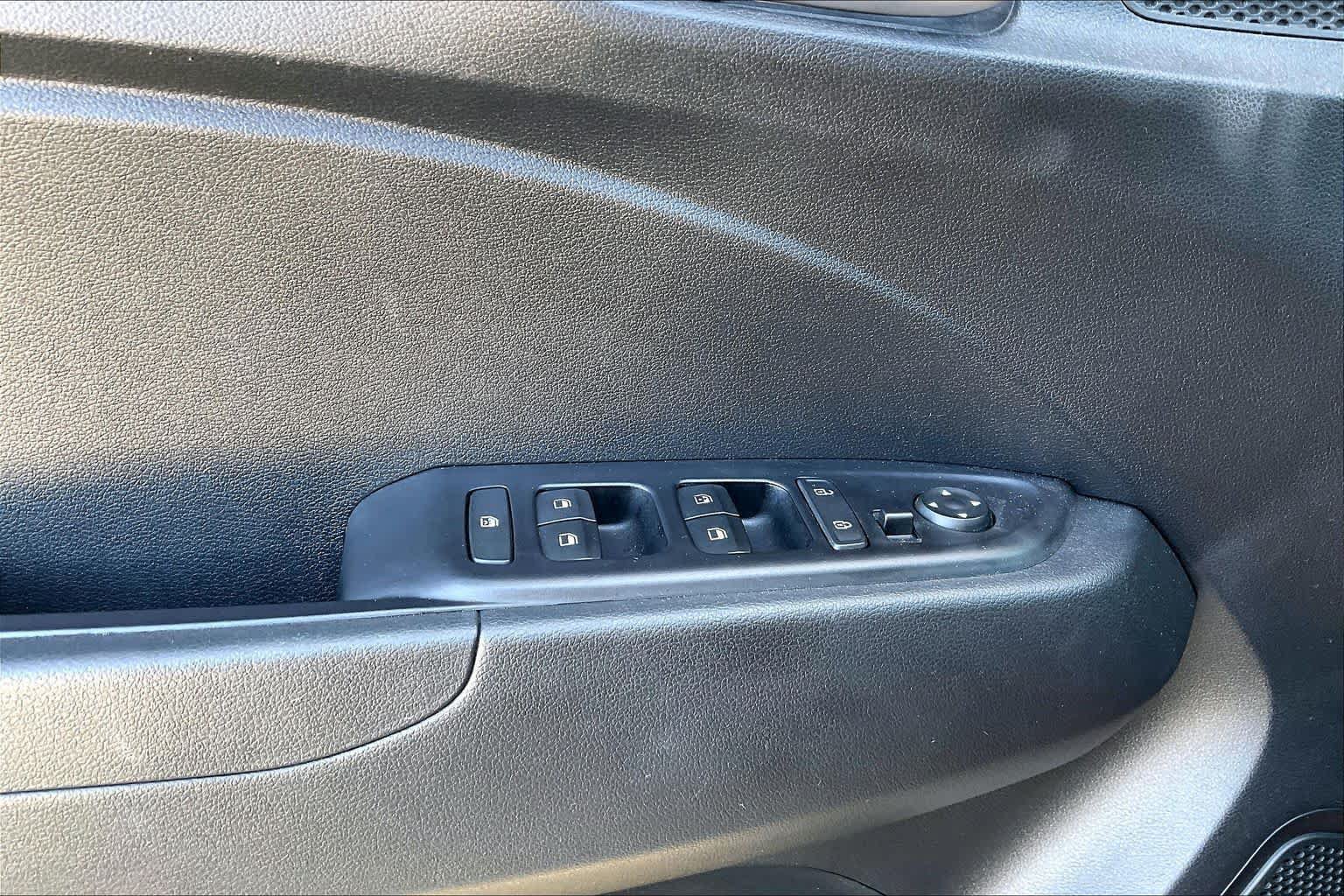 Used 2023 Hyundai Venue SEL w/ Cargo Package FWD image 19