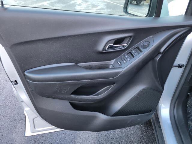 Used 2022 Chevrolet Trax LS w/ Tint and Cruise Package image 13
