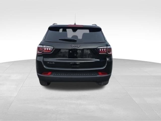 Used 2025 Jeep Compass Latitude w/ Altitude Special Edition AWD/4WD image 4
