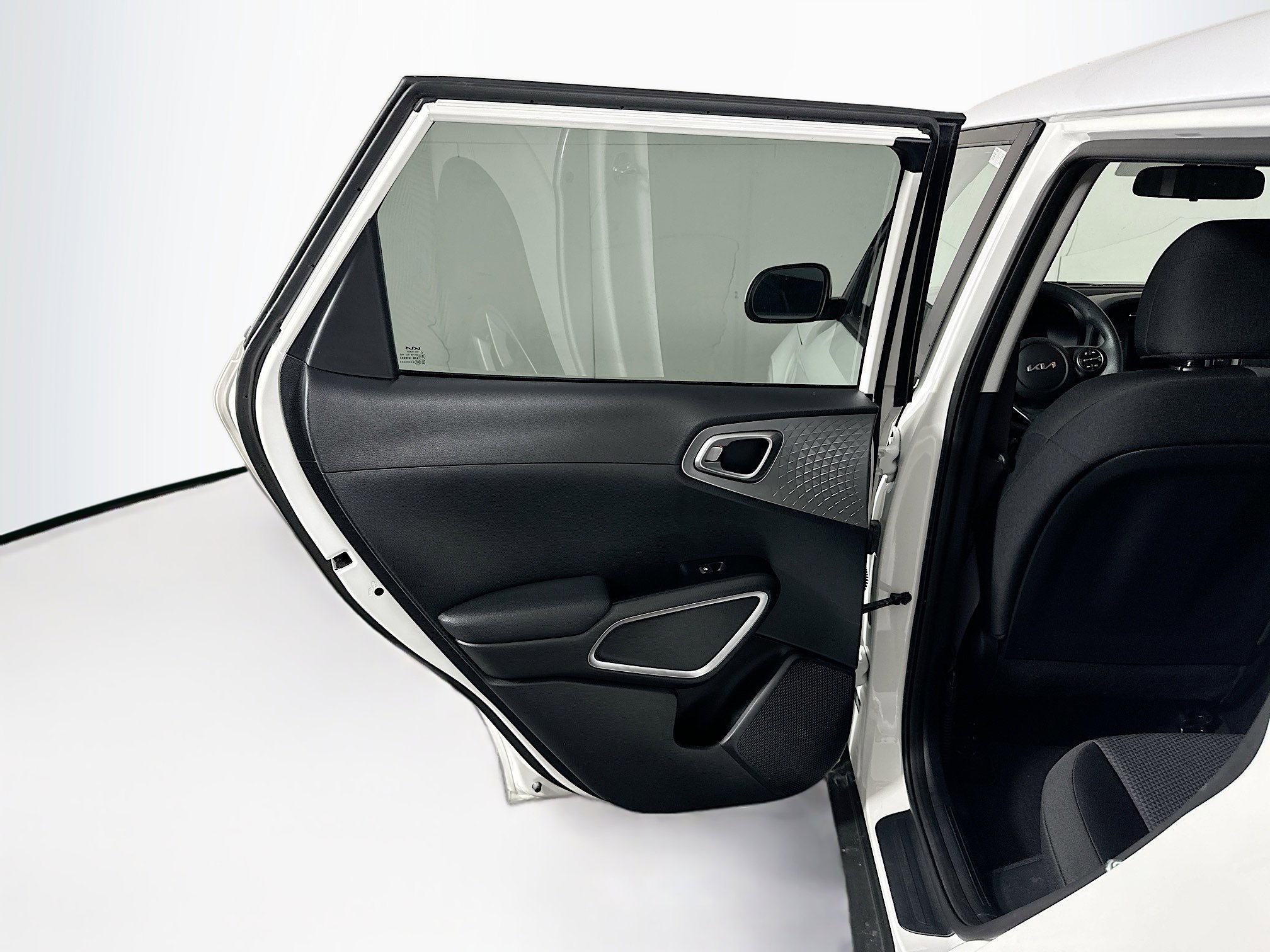 Used 2025 Kia Soul LX w/ LX Technology Package FWD image 25