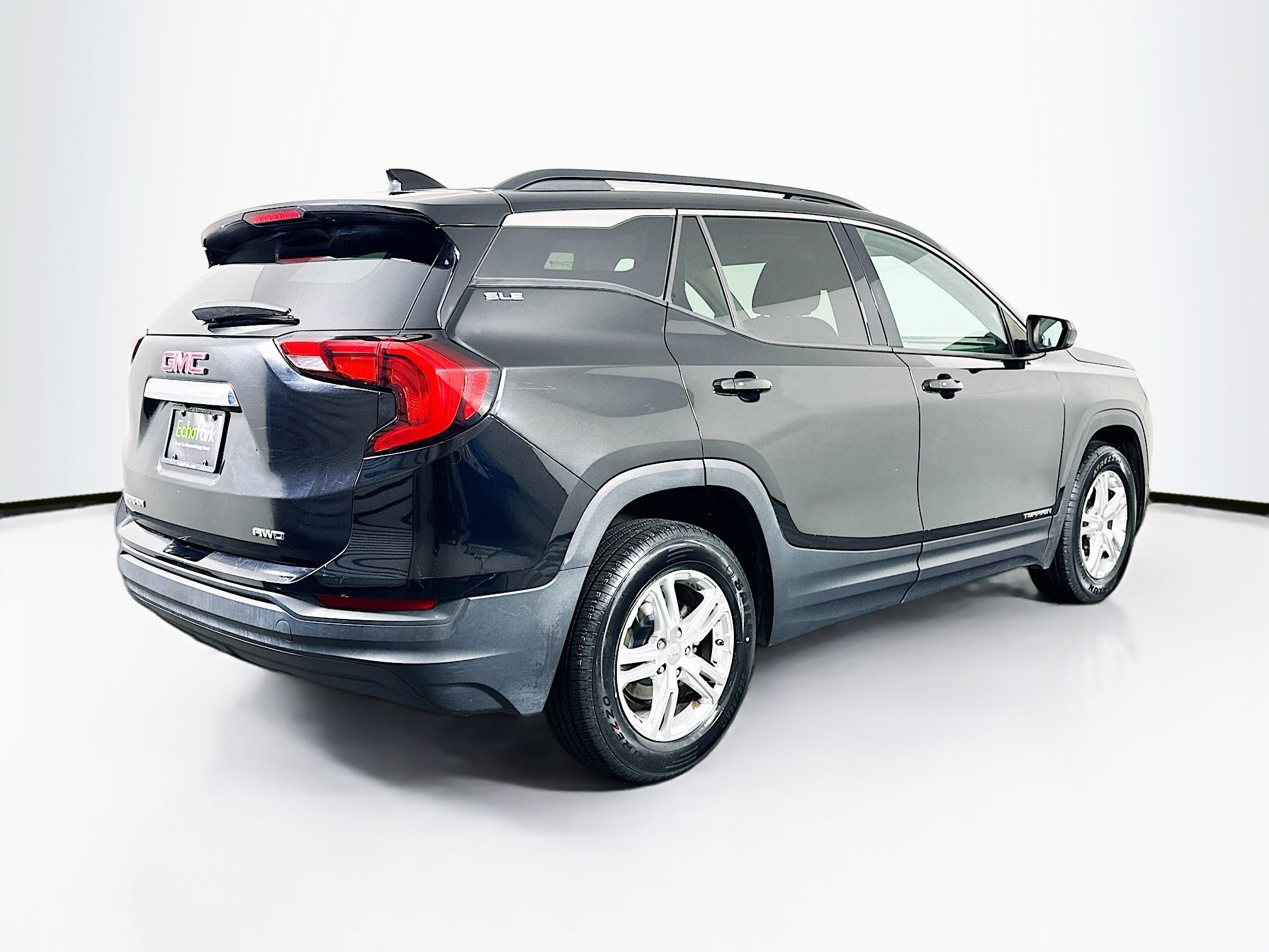 Used 2020 GMC Terrain SLE w/ Driver Convenience Package AWD/4WD image 9