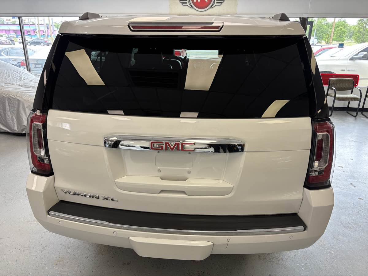 Used 2016 GMC Yukon XL Denali w/ Open Road Package RWD image 10
