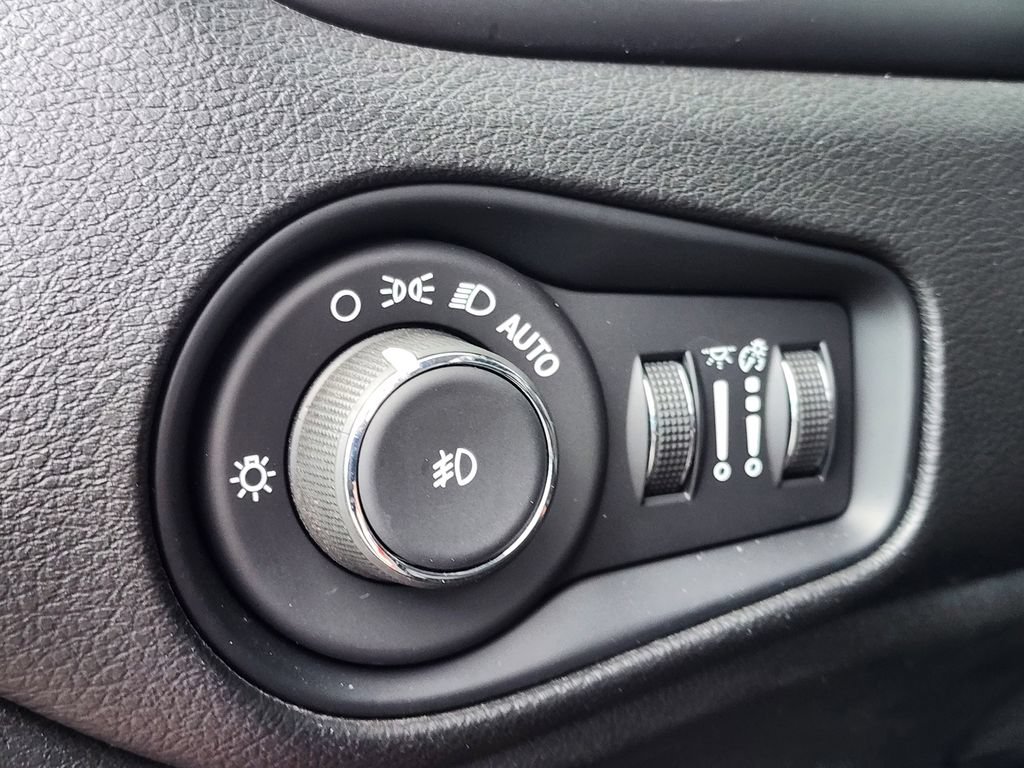 Used 2021 Jeep Renegade Trailhawk AWD/4WD image 21