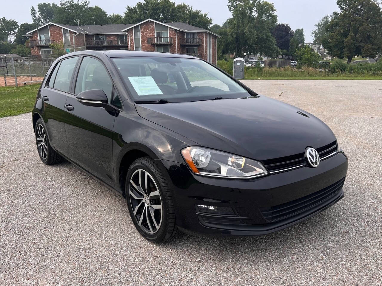 Used 2016 Volkswagen Golf SE image 3