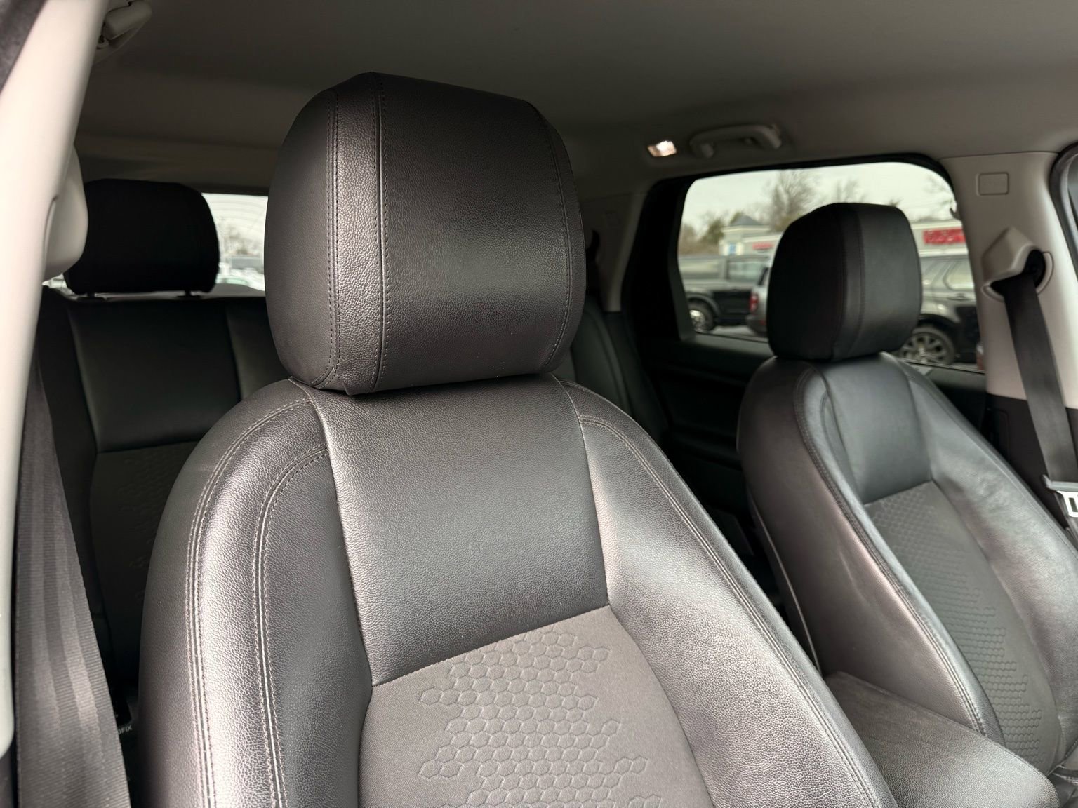 Used 2016 Land Rover Discovery Sport SE image 14