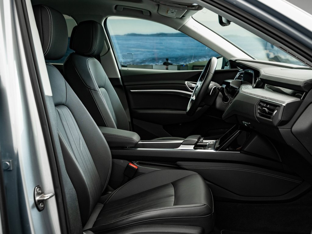 Used 2022 Audi e-tron Premium w/ Convenience Plus Package image 25