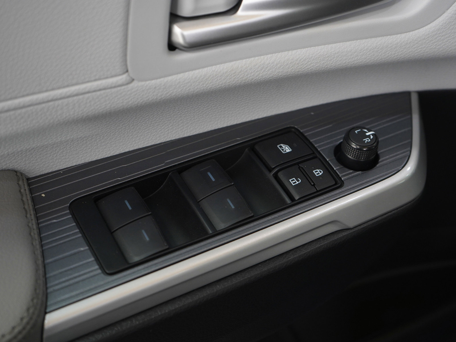 Used 2025 Toyota Sienna XLE image 22