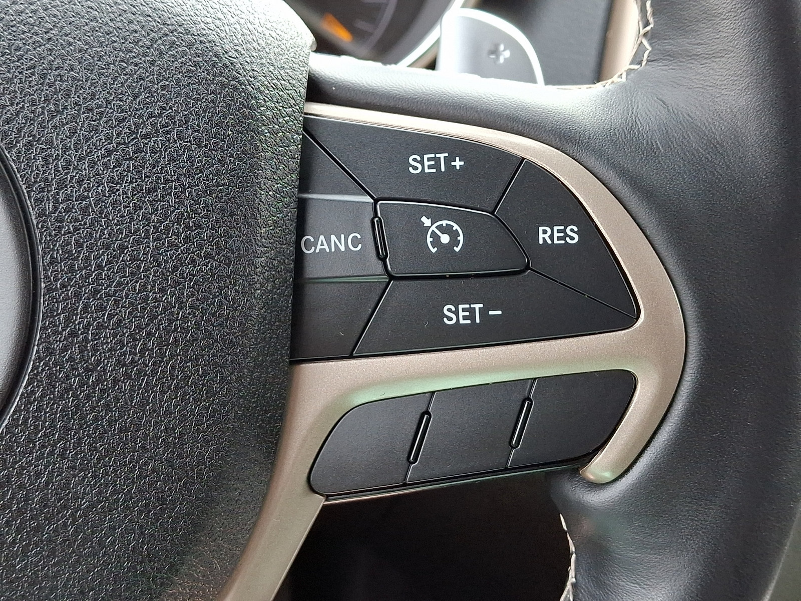 Certified 2016 Jeep Grand Cherokee Limited AWD/4WD image 24