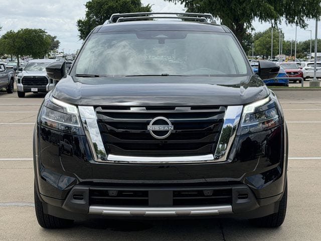 Used 2024 Nissan Pathfinder SL FWD image 8