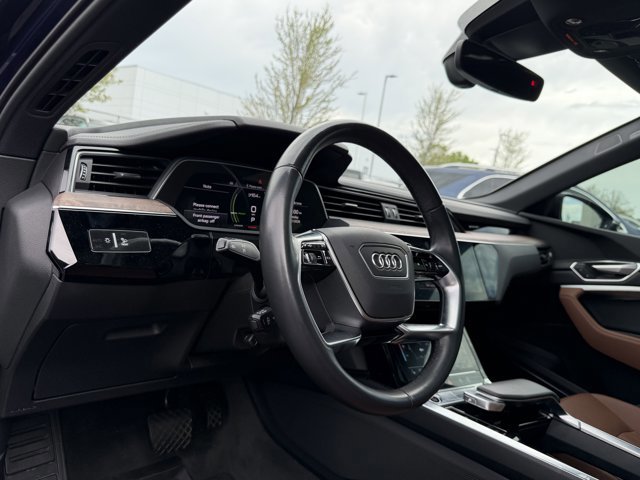 Used 2022 Audi e-tron Premium Plus w/ Premium Plus Package AWD/4WD image 10