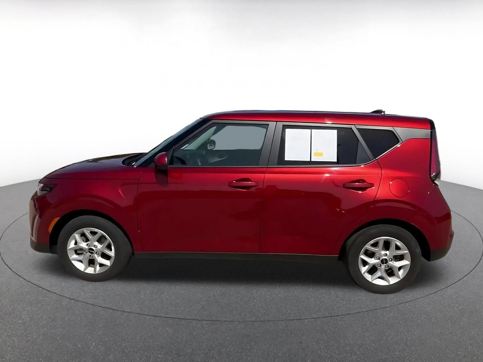 Used 2025 Kia Soul LX w/ LX Technology Package FWD image 7