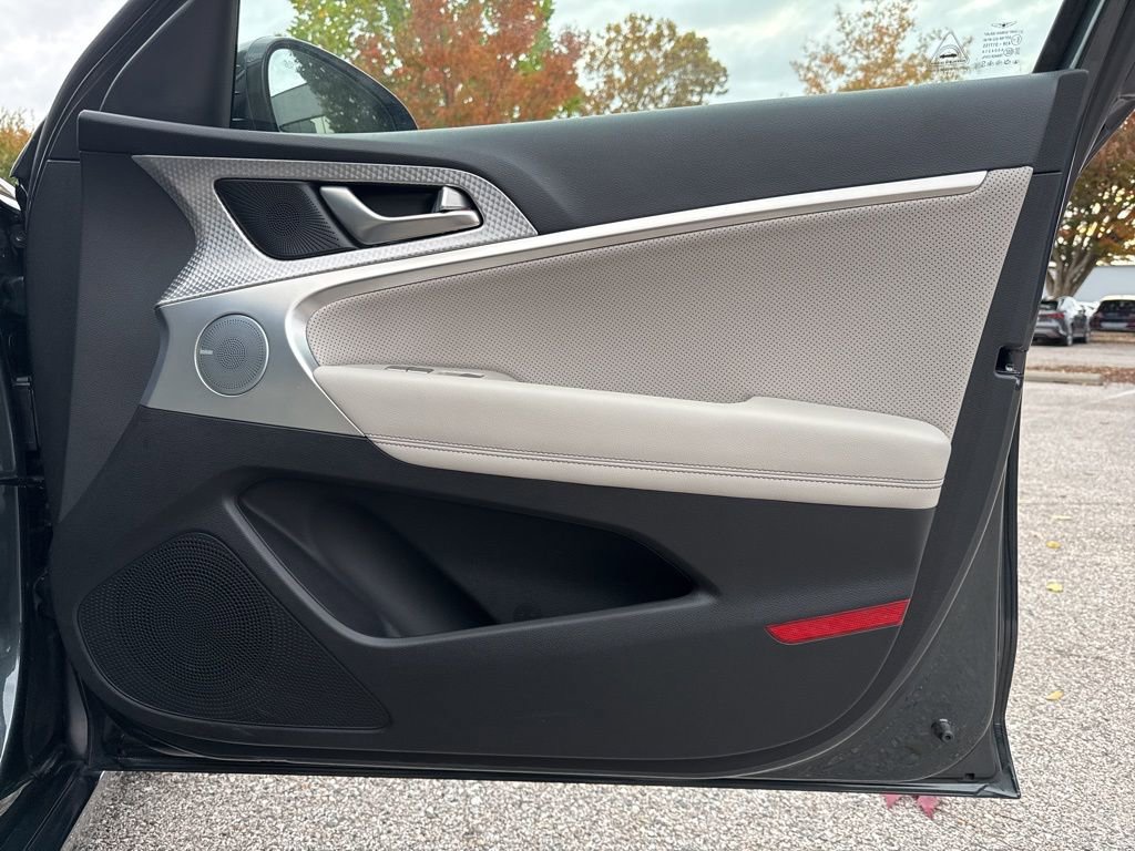 Used 2023 Genesis G70 2.0T w/ Sport Prestige Package image 33