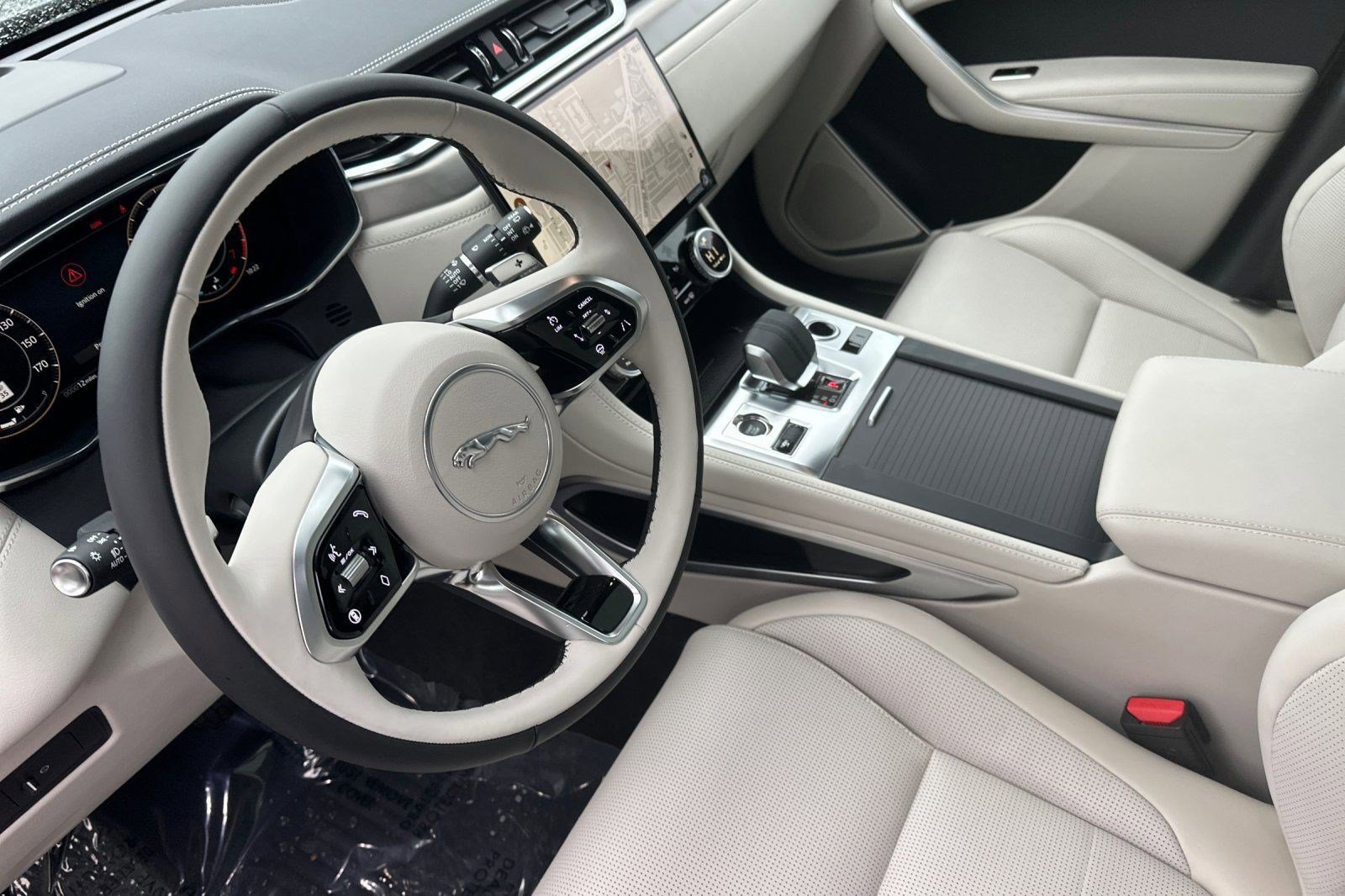 New 2026 Jaguar F-PACE R-Dynamic S image 4