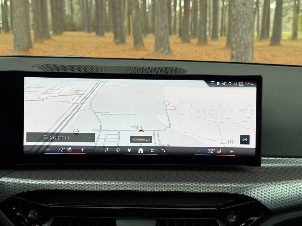 Certified 2025 BMW 330i 330i w/ M Sport Package image 4